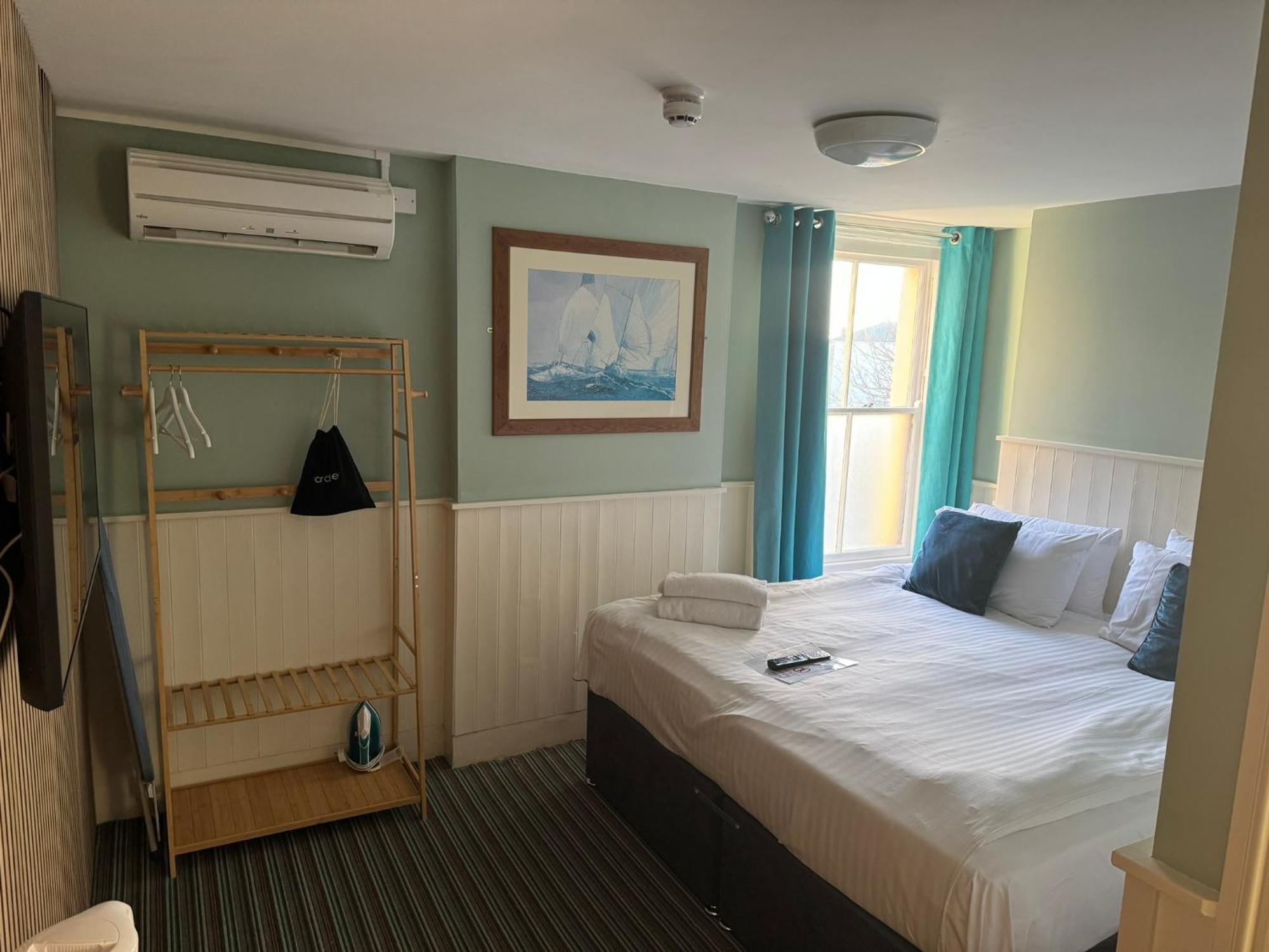 Hotel The Clarendon 3*