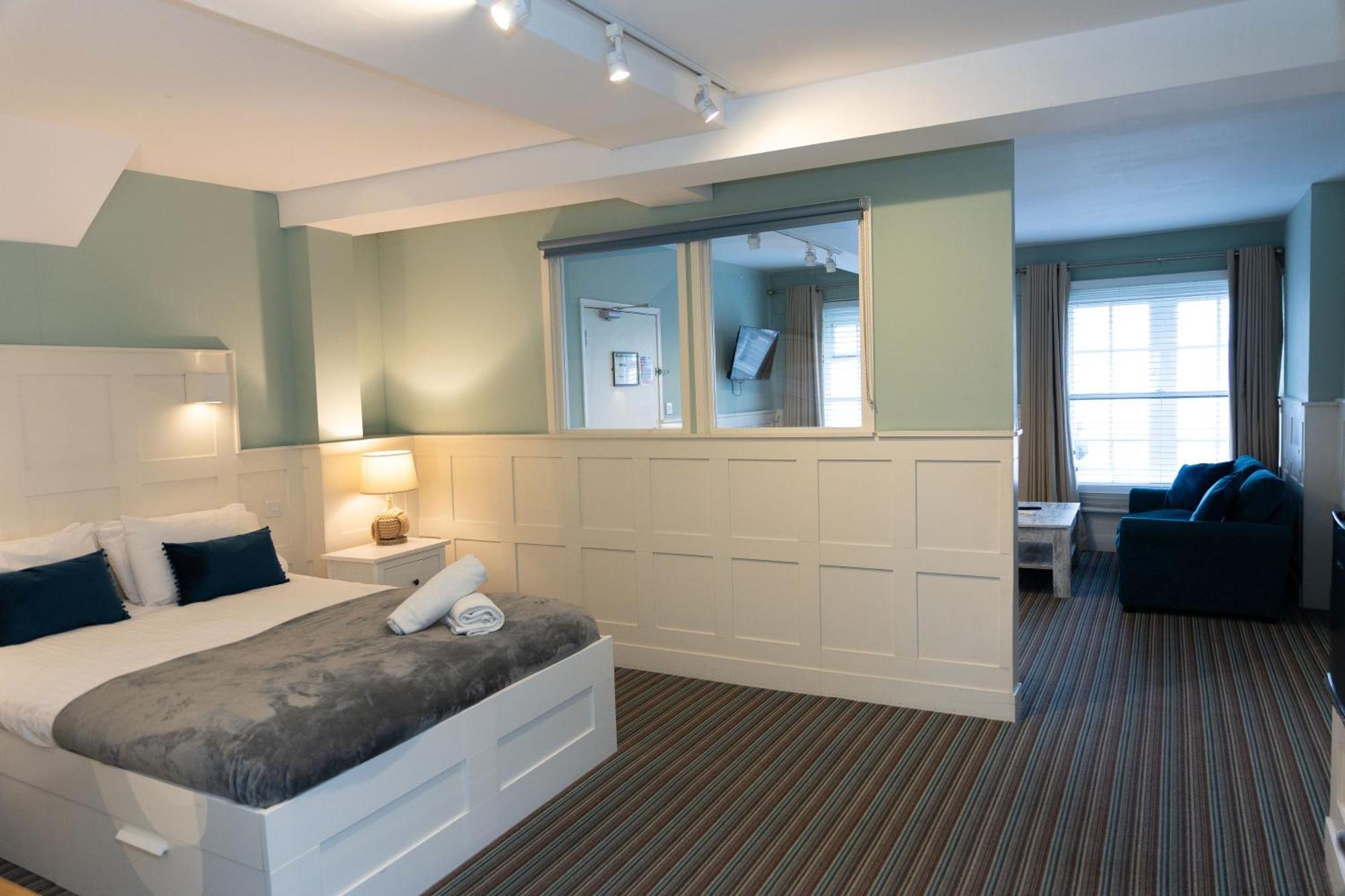The Clarendon 3*