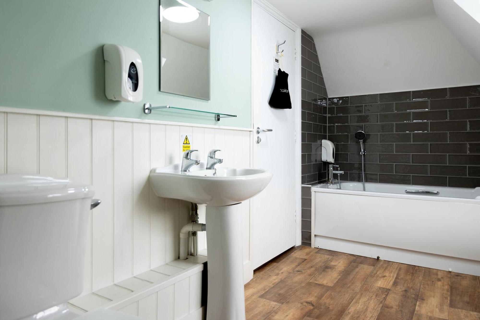 The Clarendon 3* Deal